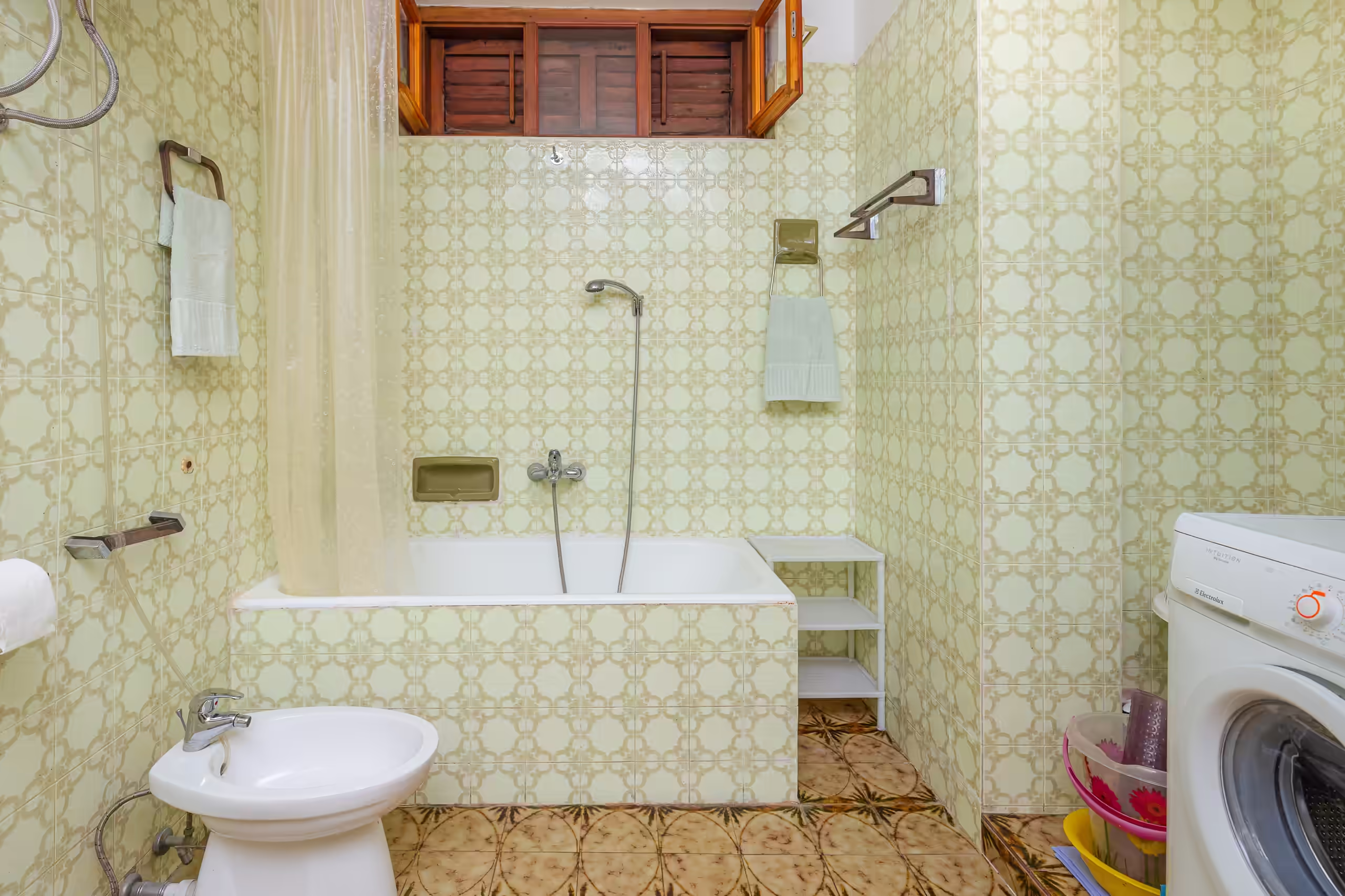 Second bathroom view in Apartment Yadre