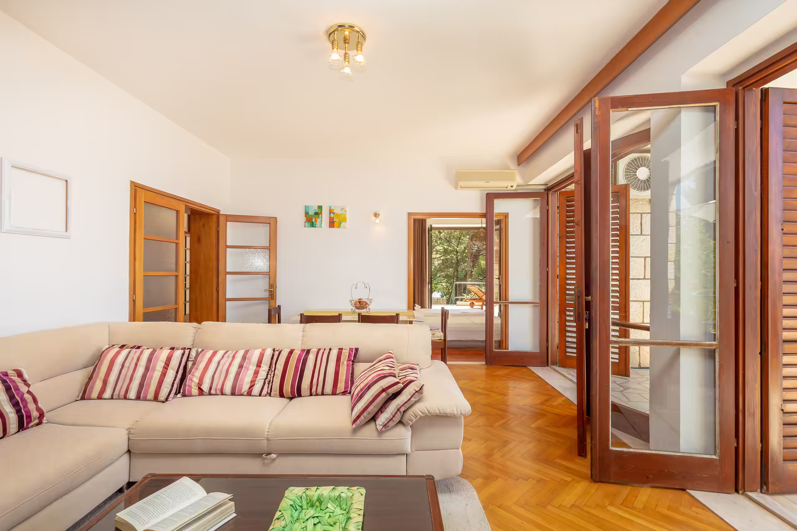 Living room with seating area inside Apartment Yadre